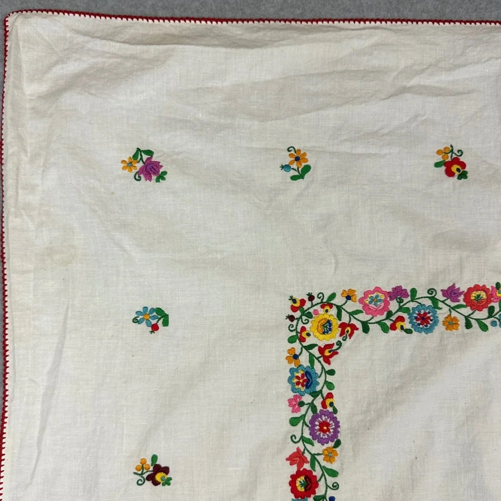 Vintage Embroidered Floral White Linen Square Tablecloth Red Scalloped Edge